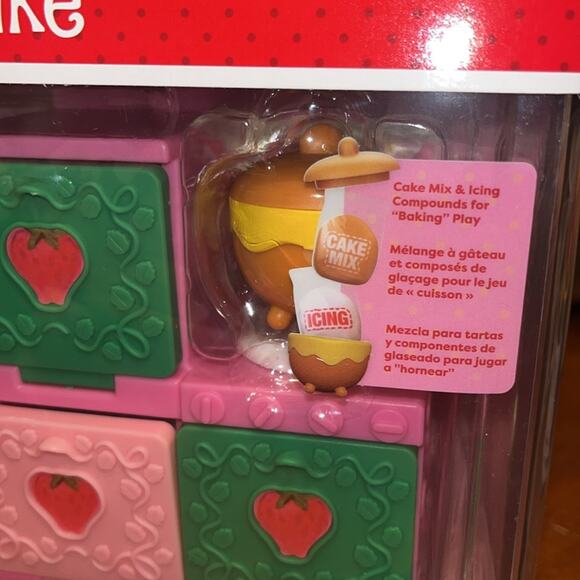 The World of Strawberry Shortcake Berry Bake Shoppe Playset 32 Pcs Set - Picture 2 of 3